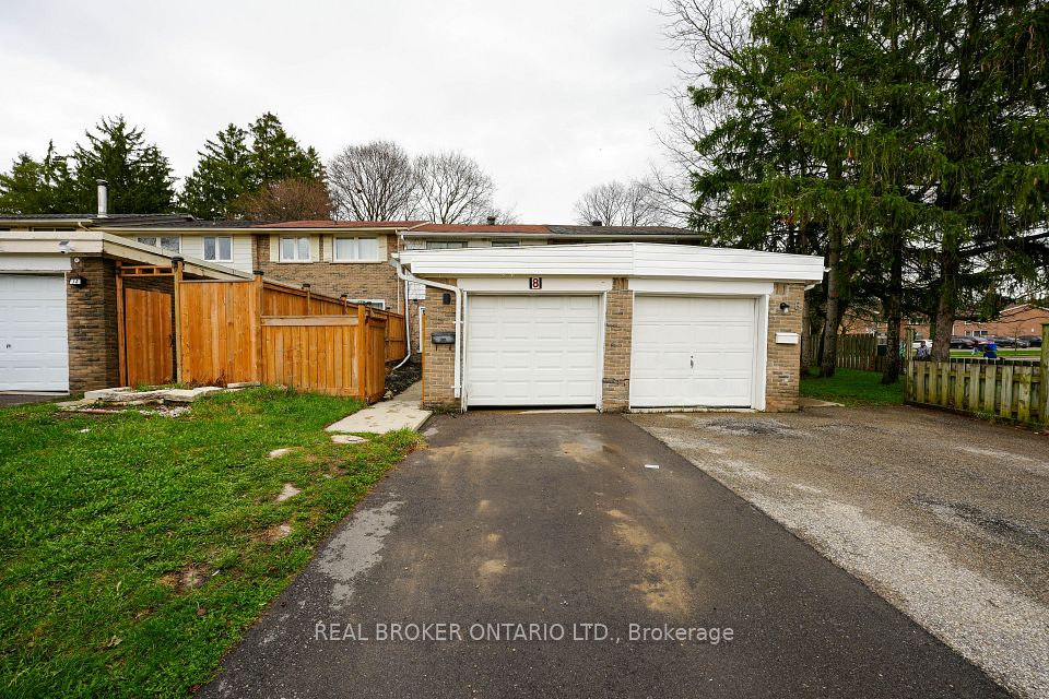 Att/Row/Townhouse at 8 Ralgreen Crescent, Kitchener, ON N2M 1T9, Kitchener