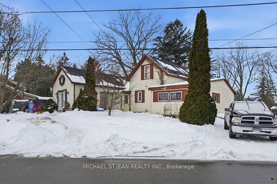 51 Mountain Avenue N, Hamilton, ON L8G 3N6