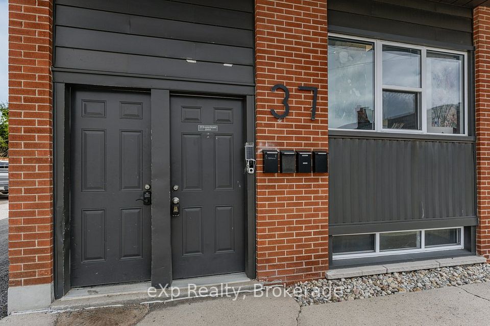 37 Empire Street A, Guelph, ON N1E 2Y4