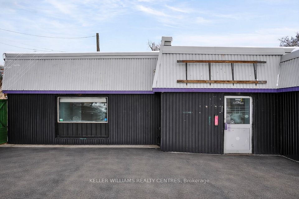 384 Queen Street, Peterborough, ON K9H 3J6