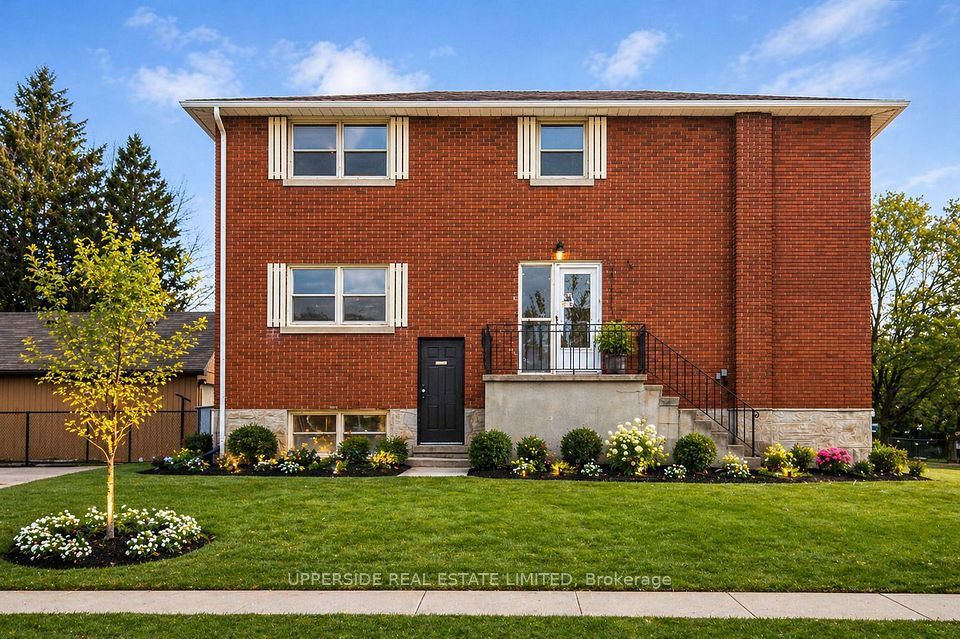 7 Balmoral Drive, Kitchener, ON N2M 2J7