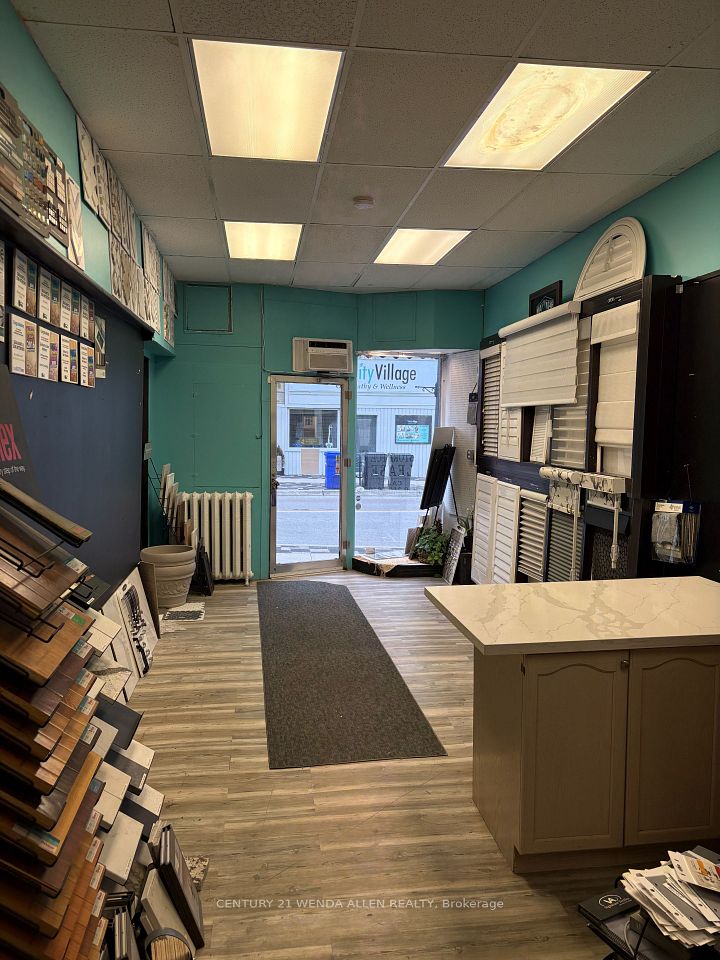 11 Queen Street E, Cambridge, ON N3C 2A7