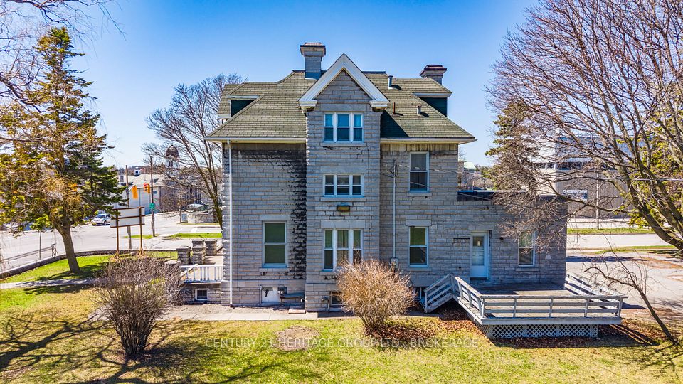 525 King Street W, Kingston, ON K7L 2X4