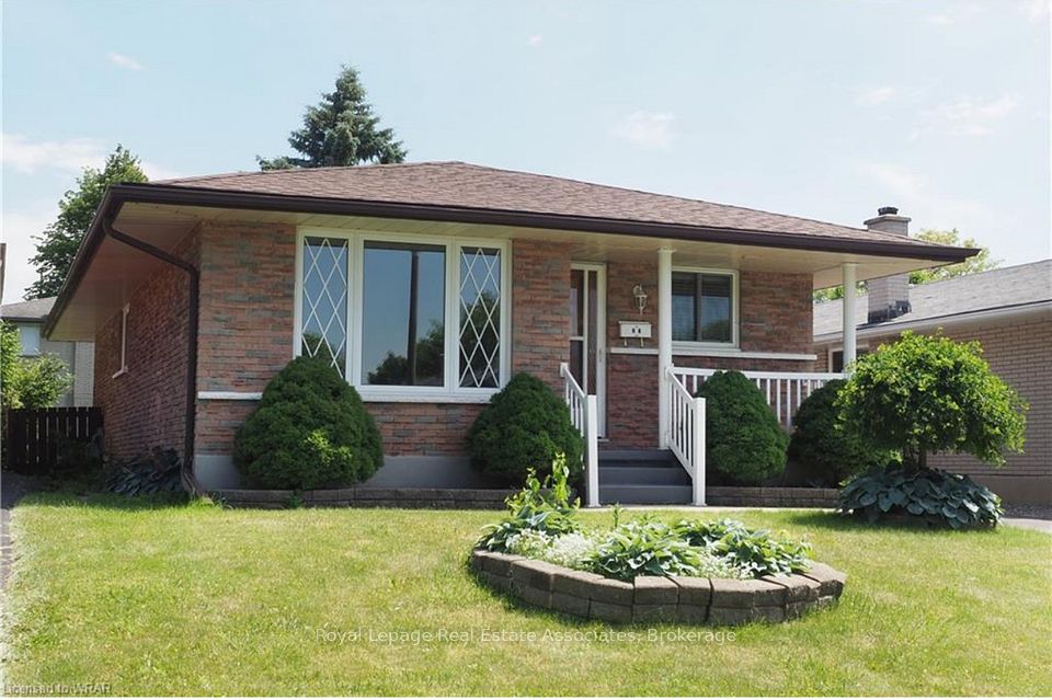 Detached at 86 Overlea Crescent Main, Kitchener, ON N2M 5A9, Kitchener