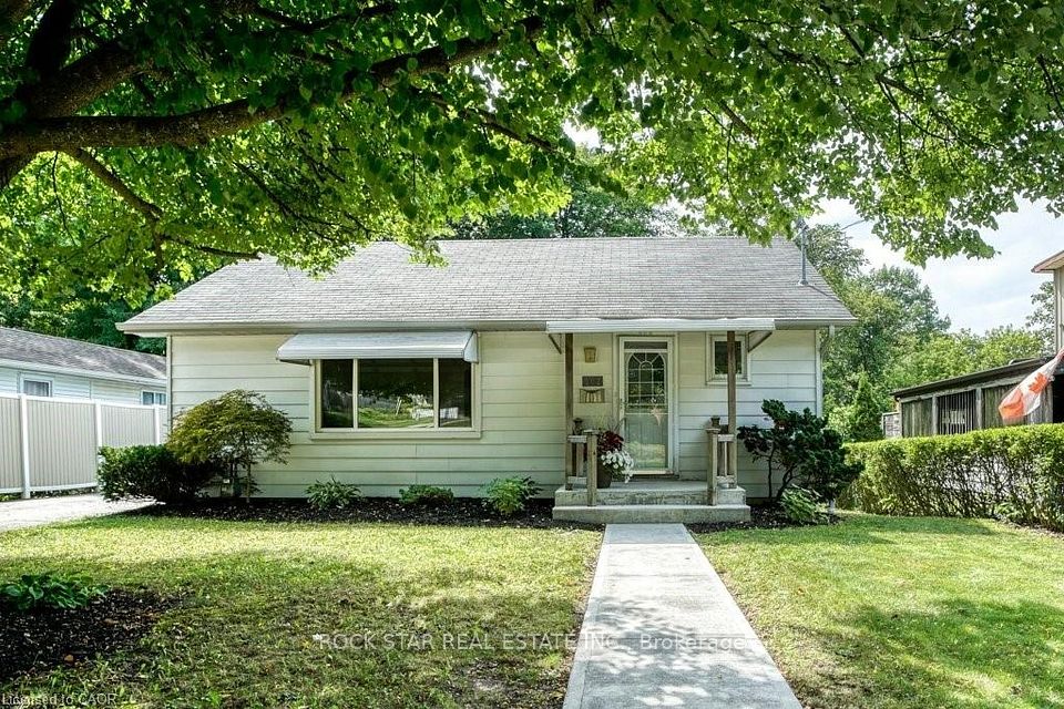 Detached at 102 Kribs Street Lower, Cambridge, ON N3C 3N5, Cambridge