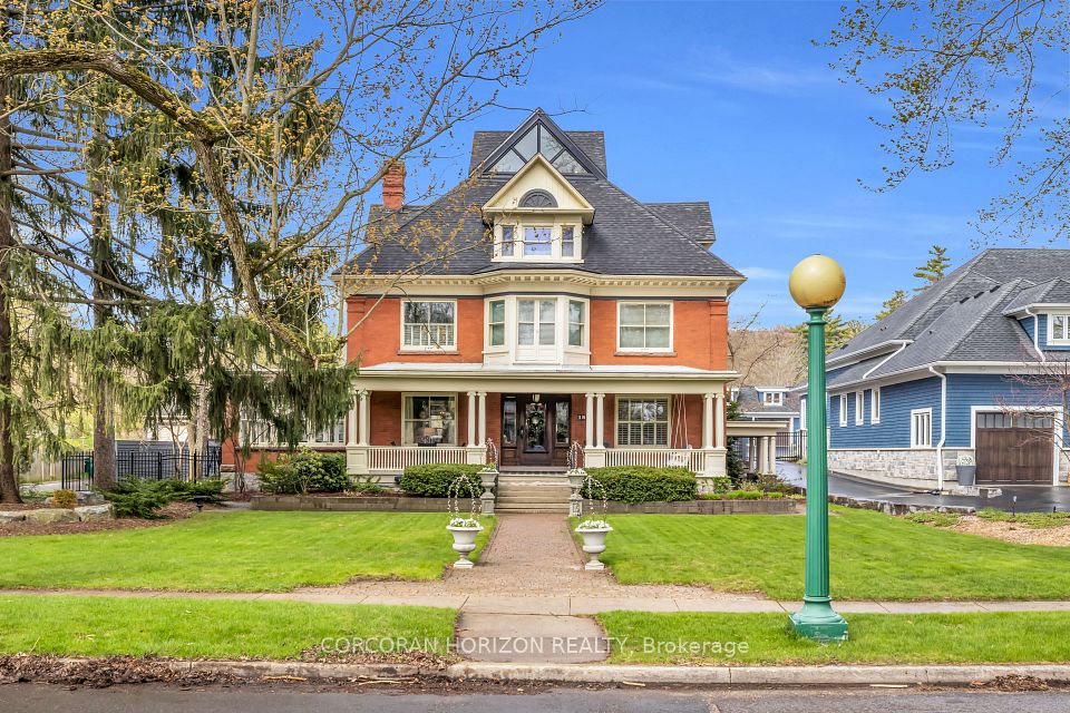 Detached at 18 Brant Road N, Cambridge, ON N1S 2W1, Cambridge