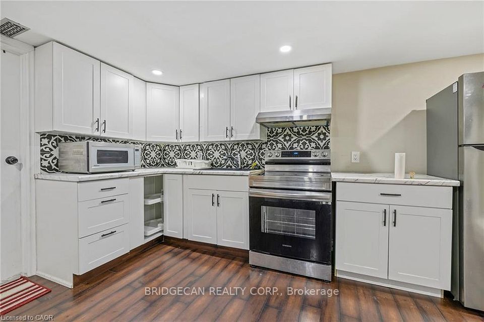 Detached at 38 Lake Avenue N 1, Hamilton, ON L8E 1L3, Hamilton