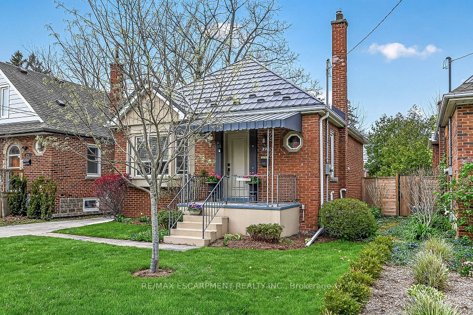 Detached at 225 Bond Street, Hamilton, ON L8S 3W8, Hamilton