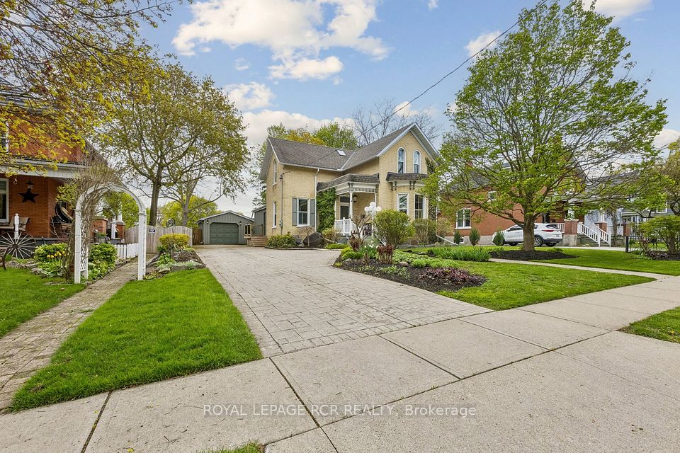 Detached at 838 Queenston Road, Cambridge, ON N3H 3K5, Cambridge