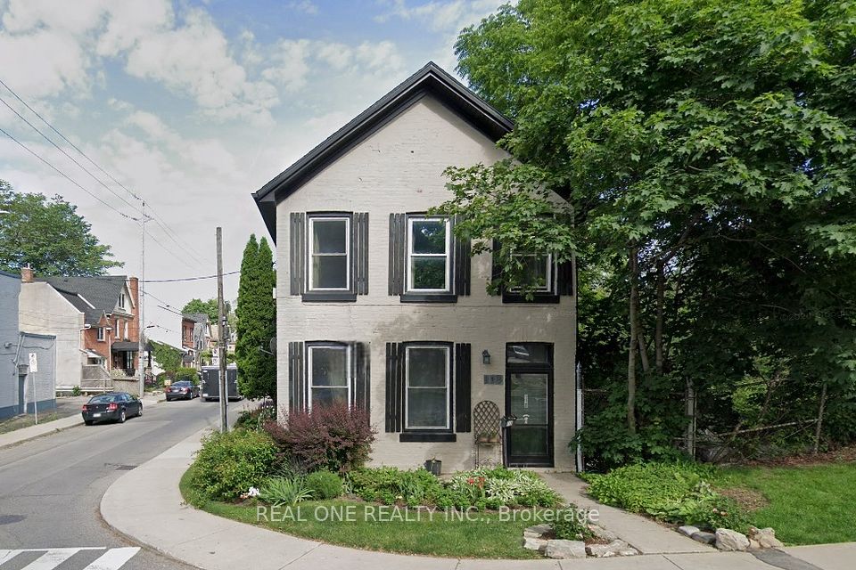 Detached at 118 Queen Street S Room 2, Hamilton, ON L8P 3S1, Hamilton