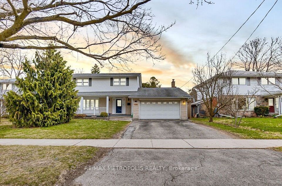 Detached at 100 Warren Road, Kitchener, ON N2M 4T4, Kitchener