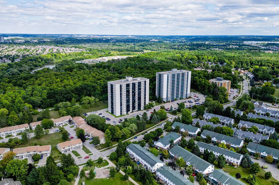 Condo Apartment at 35 Green Valley Drive 1605, Kitchener, ON N2P 2A5, Kitchener