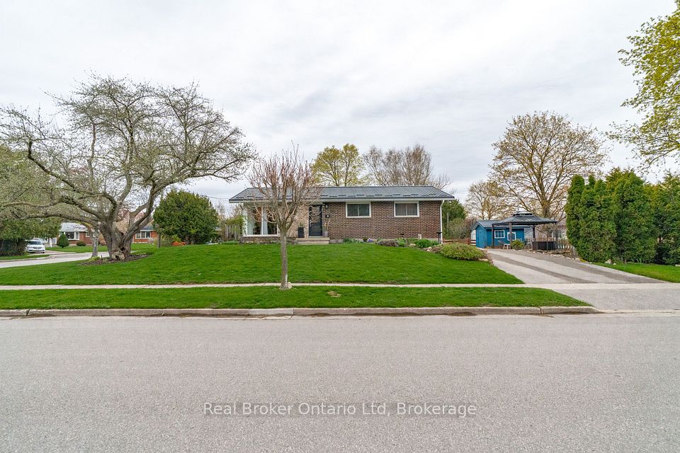 Detached at 6 Eleanor Court, Guelph, ON N1E 1S7, Guelph