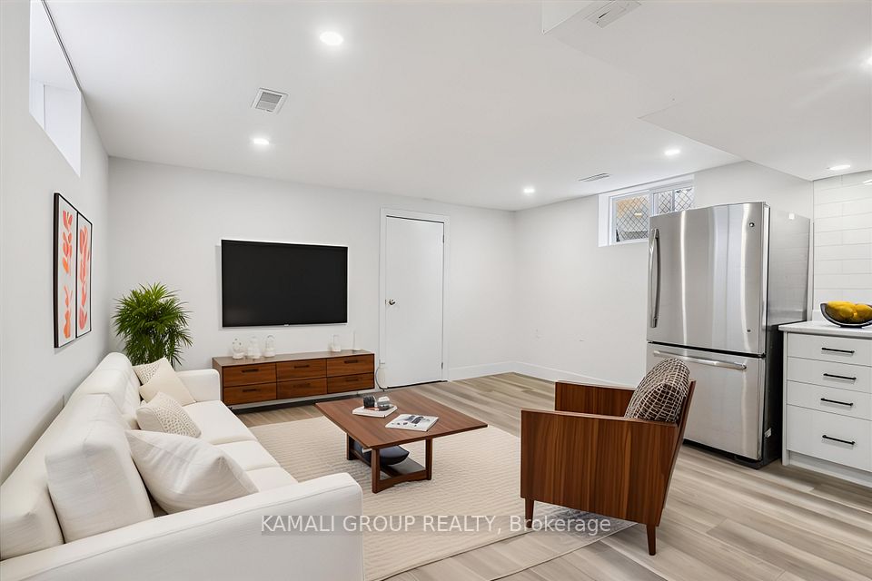 Detached at 2027 Brampton Street BSMT, Hamilton, ON L8H 3S9, Hamilton