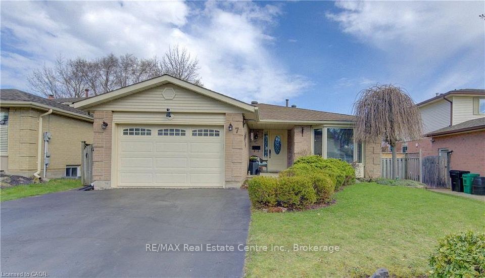 Detached at 7 Kilkerran Crescent, Kitchener, ON N2R 1B6, Kitchener
