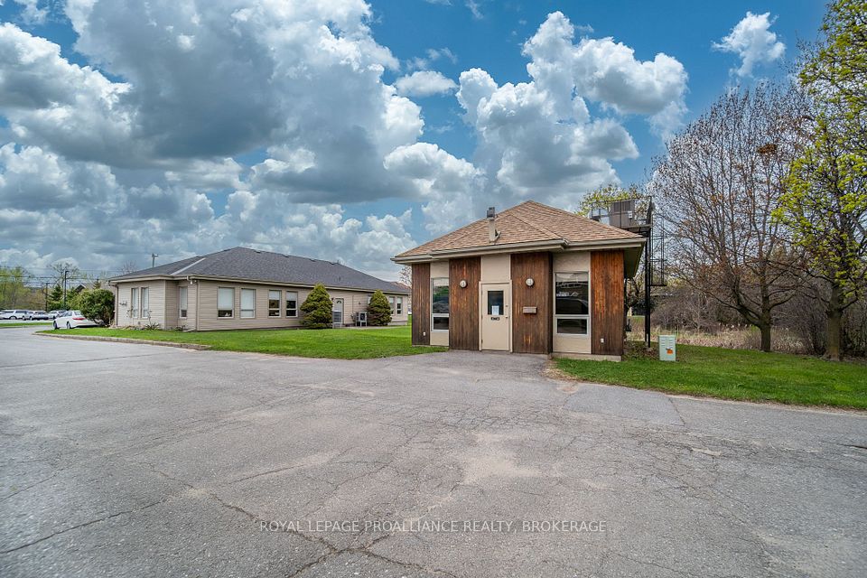 820 Development Drive, Kingston, ON K7M 5V7