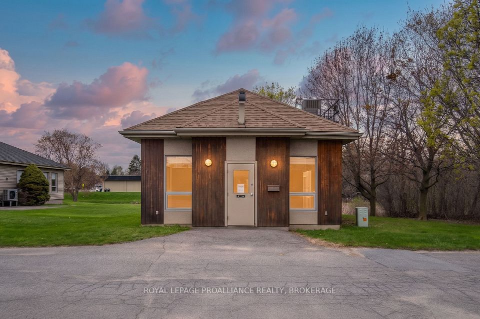 820 Development Drive, Kingston, ON K7M 5V7
