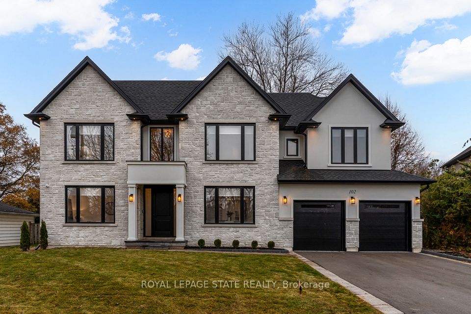 Detached at 102 Cumming Court, Hamilton, ON L9G 1V3, Hamilton