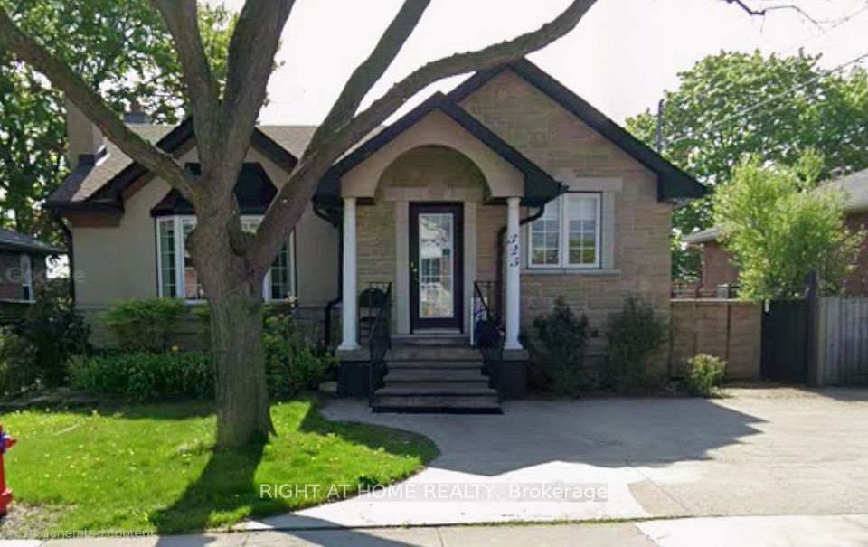 Detached at 325 East 45th Street Main, Hamilton, ON L8T 3K9, Hamilton