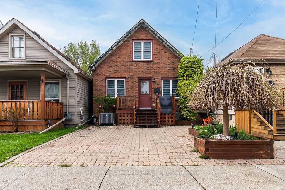 Detached at 14 Cambridge Avenue, Hamilton, ON L8H 1T5, Hamilton