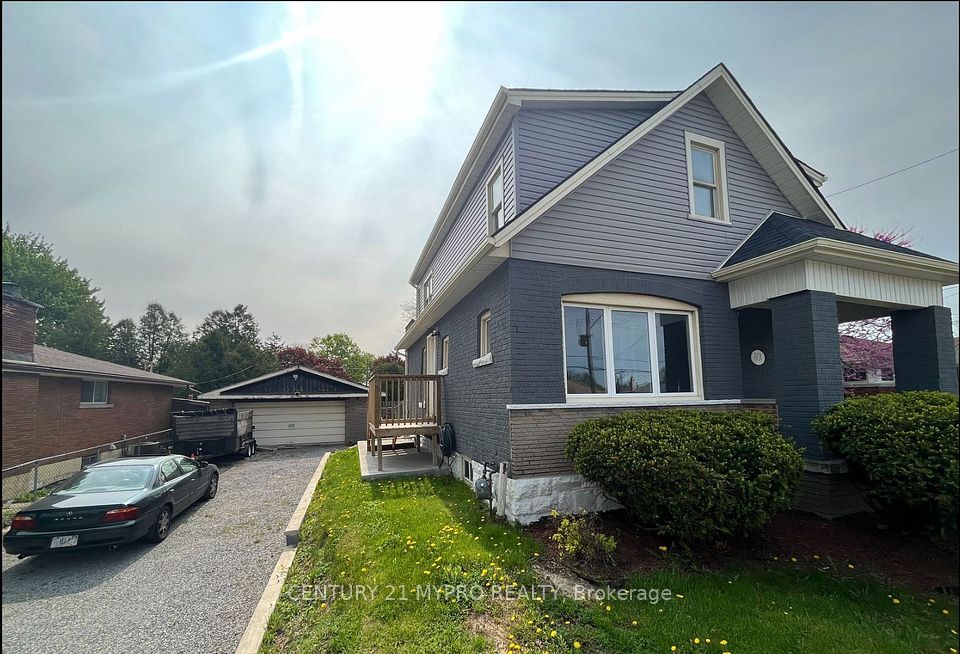 Duplex at 801 Upper Wellington Street, Hamilton, ON L9A 3R5, Hamilton