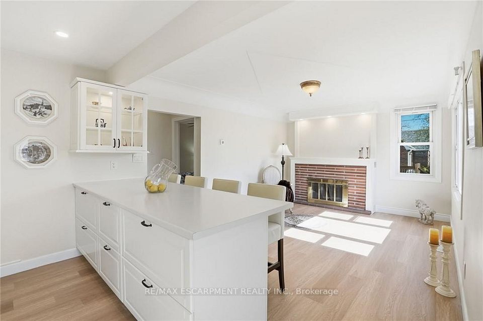 Detached at 894 Garth Street, Hamilton, ON L9G 4K9, Hamilton