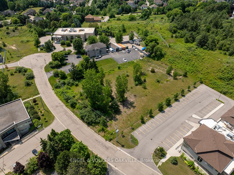18 Executive Place, Kitchener, ON N2P 2N4