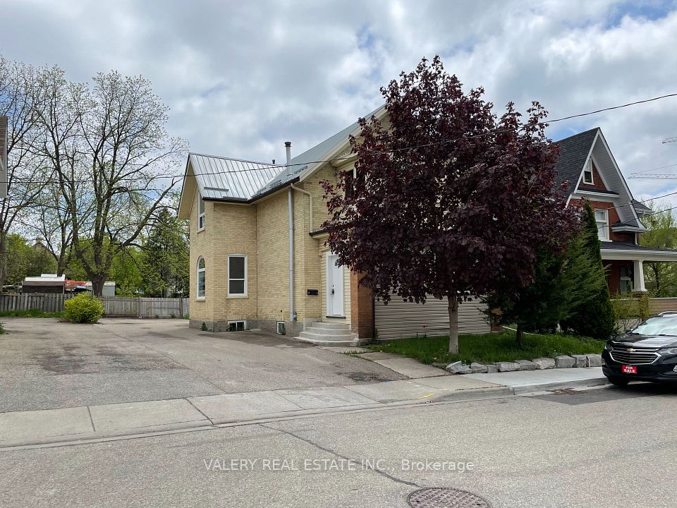 Detached at 49 Madison Avenue N Main, Kitchener, ON N2H 2Z5, Kitchener