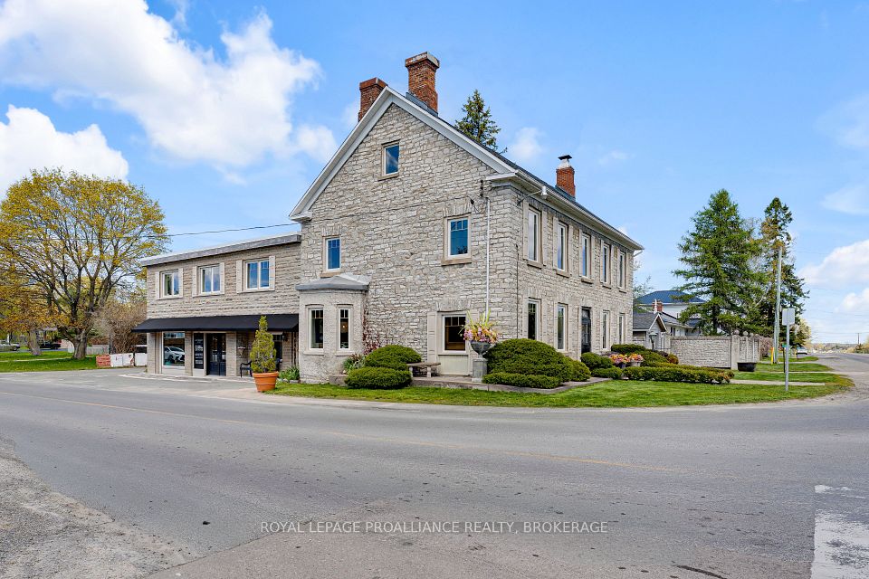 1863 Sydenham Road, Kingston, ON K7L 4V4