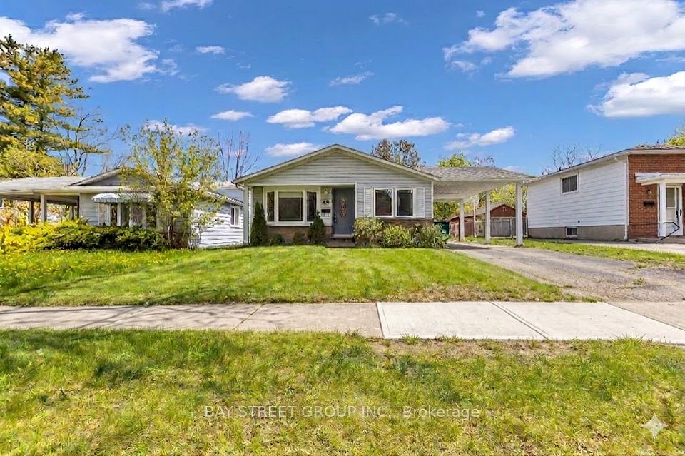 Detached at 66 Amos Avenue, Waterloo, ON N2L 5G3, Waterloo