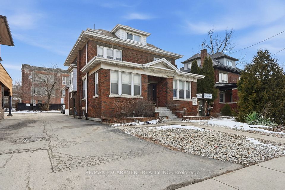 826 Main Street E, Hamilton, ON L8M 1L6