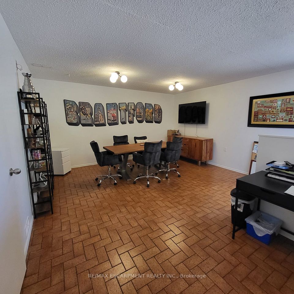 325 Fairview Drive, Brantford, ON N3R 2X3