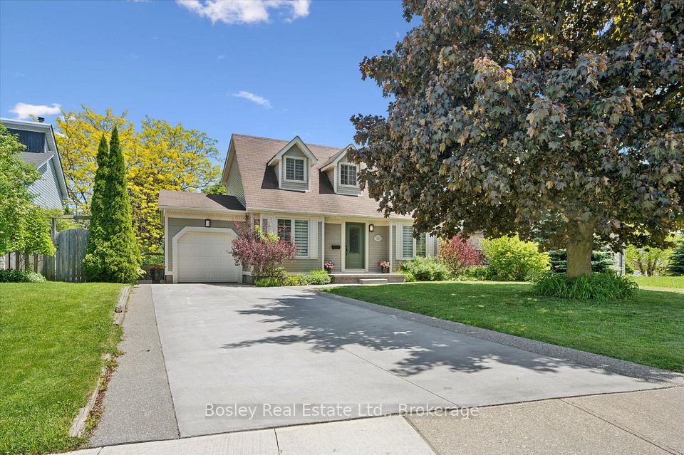 Detached at 52 Stirling MacGregor Drive, Cambridge, ON N1S 4N5, Cambridge