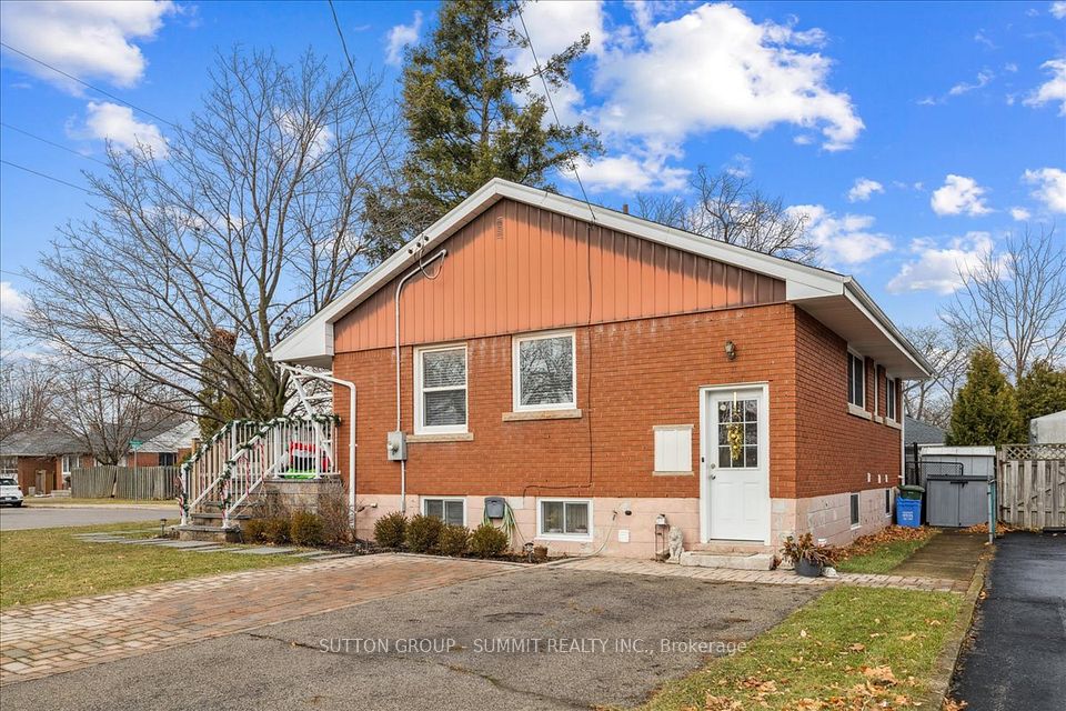Detached at 9 Grenadier Drive Lower, Hamilton, ON L8T 4C7, Hamilton