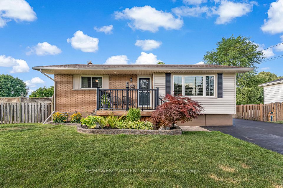 Detached at 9924 Dickenson Road W, Hamilton, ON L0R 1W0, Hamilton