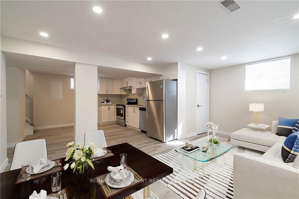 Detached at 196 Upper Paradise Road 2, Hamilton, ON L9C 5B9, Hamilton