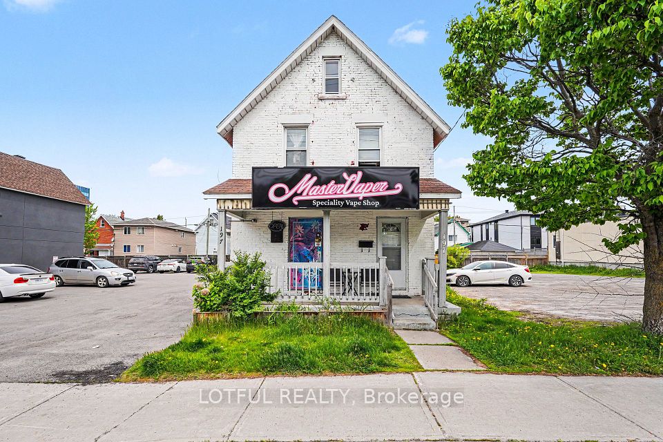 197 Mcarthur Avenue, Vanier and Kingsview Park, ON K1L 6P6