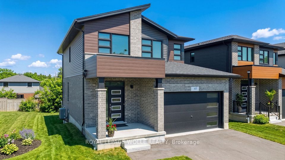Detached at 40 Moon Crescent, Cambridge, ON N1S 0C4, Cambridge