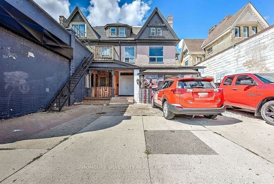 544 Dundas Street E, London East, ON N6B 1W8