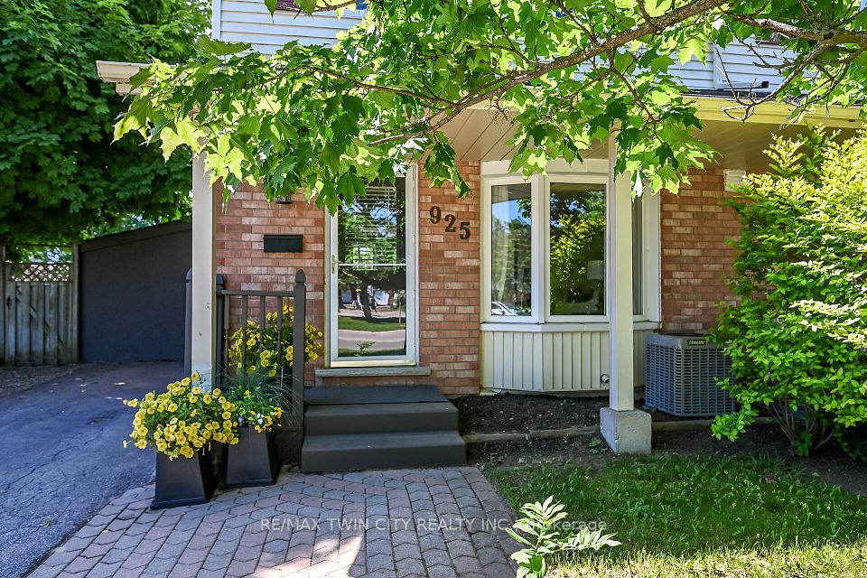 Semi-Detached  at 925 Elgin Street N, Cambridge, ON N1R 8C6, Cambridge