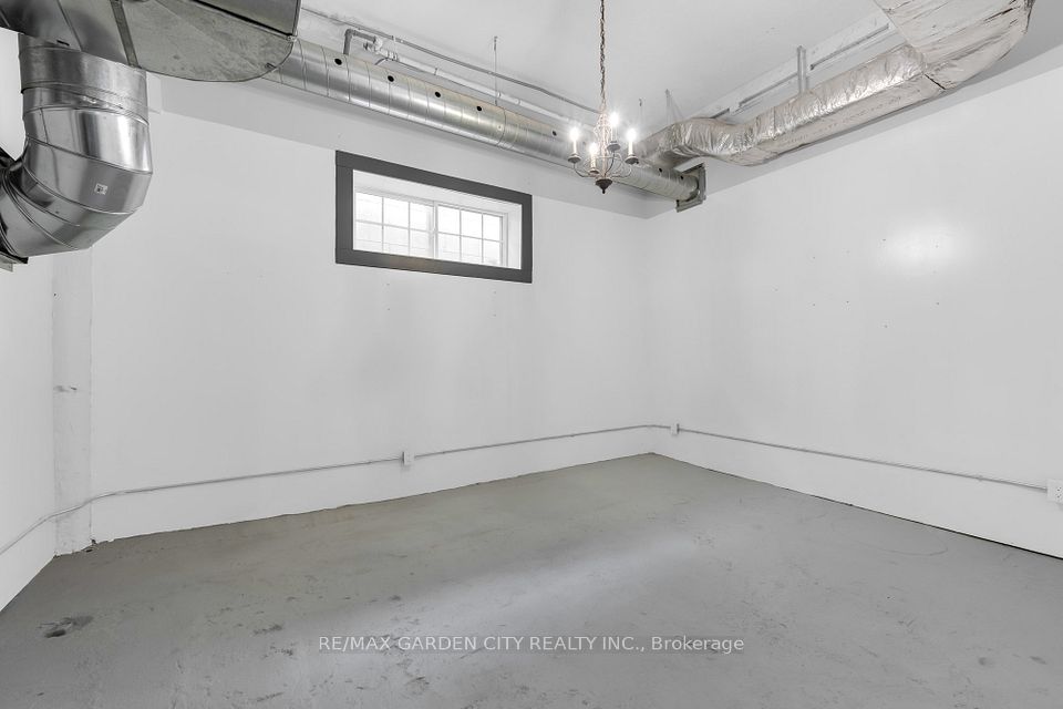 16 Myrtle Avenue 7, Hamilton, ON L8M 2E9