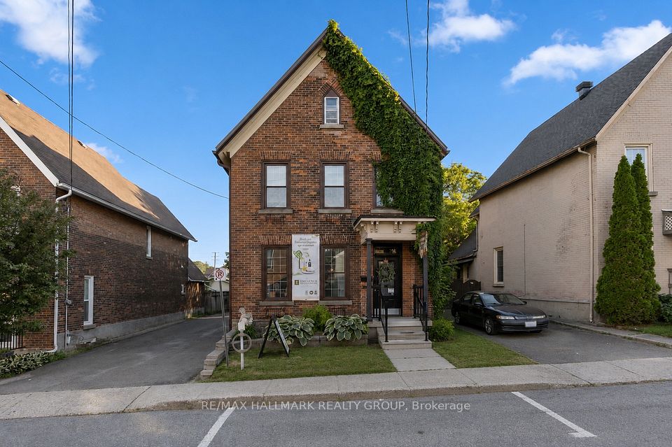 32 St. Andrew Street, Brockville, ON K6V 4X4