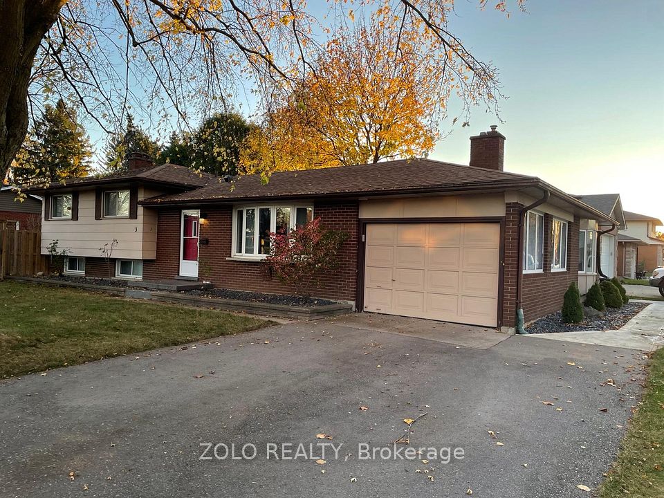 Detached at 3 Old York Crescent Lower, Kitchener, ON N2B 3G2, Kitchener