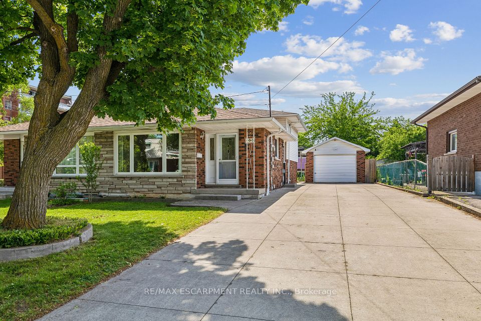Semi-Detached  at 192 Oakland Drive, Hamilton, ON L8E 1B6, Hamilton
