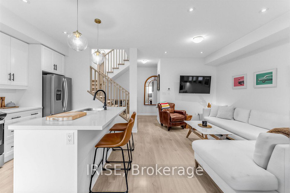 Att/Row/Townhouse at 10 Birmingham Drive 82, Cambridge, ON N1R 0C6, Cambridge
