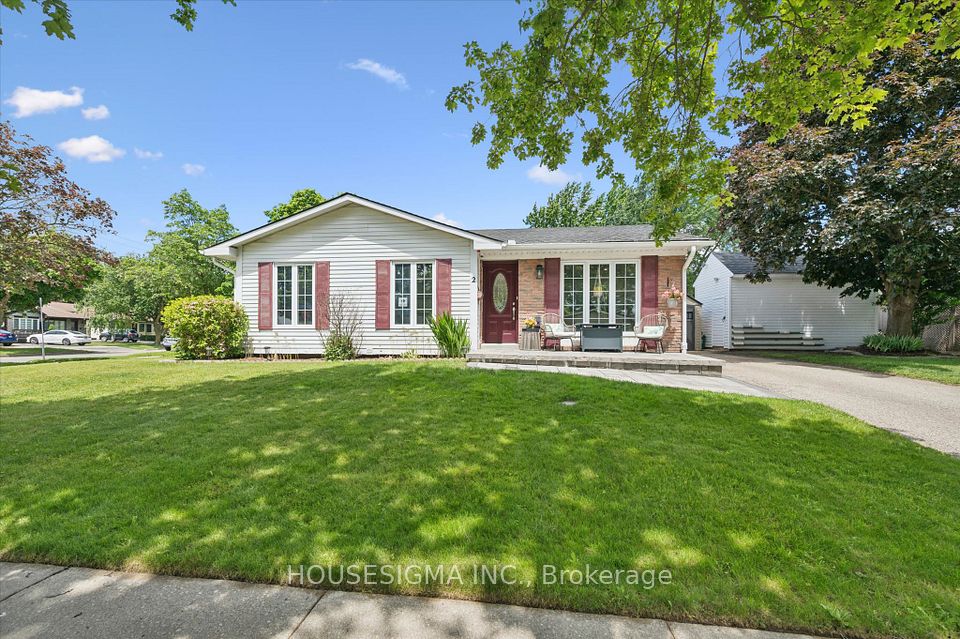 Detached at 2 KEEWATIN Avenue, Kitchener, ON N2B 3L5, Kitchener