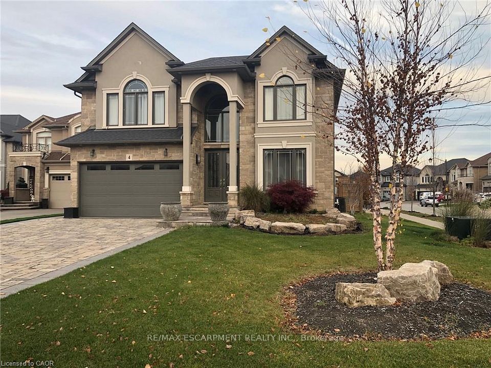 Detached at 4 Raphael Court, Hamilton, ON L9B 0C7, Hamilton