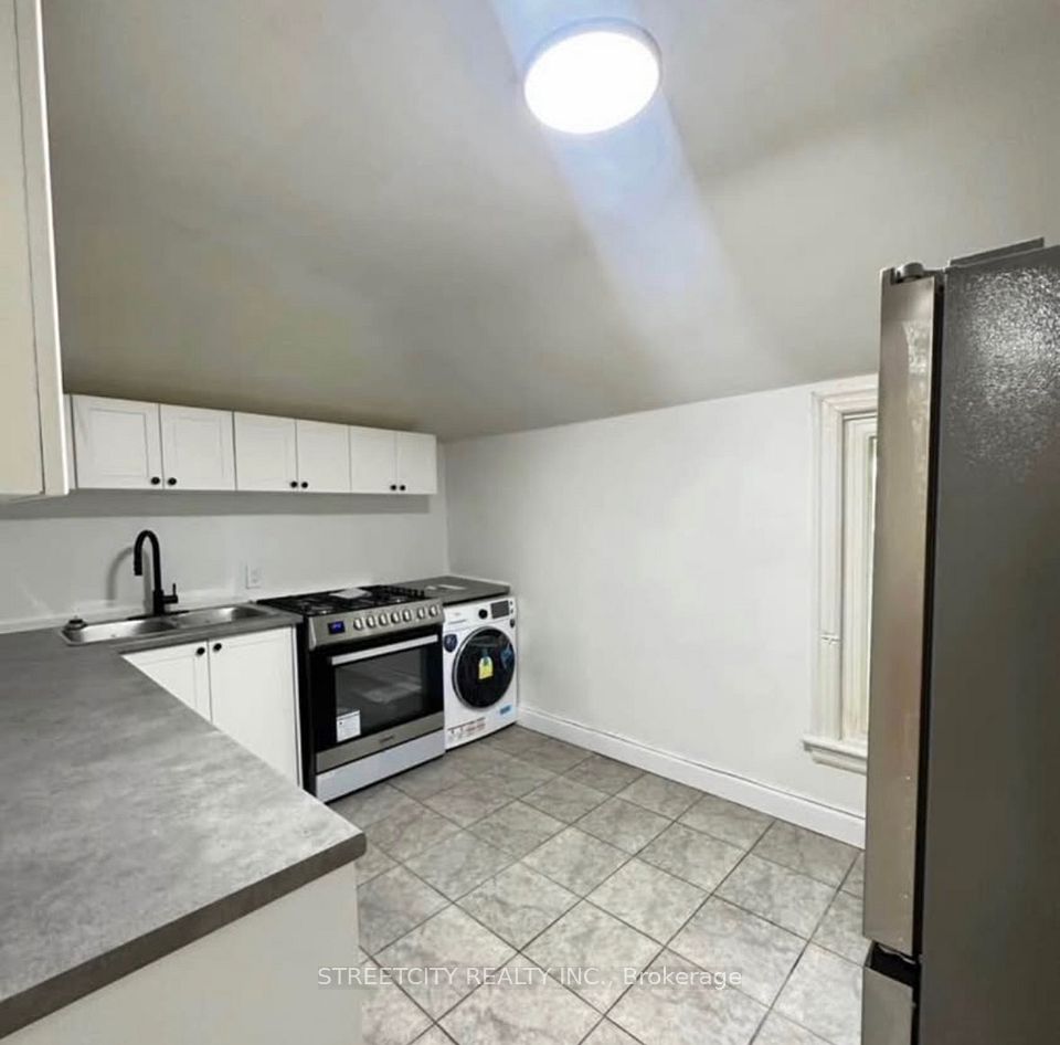 Att/Row/Townhouse at 216 John Street N, Hamilton, ON L8L 4P5, Hamilton