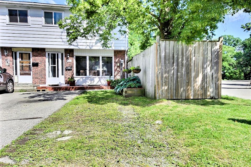 Att/Row/Townhouse at 541 Parkview Crescent Crescent, Cambridge, ON N3H 4Z9, Cambridge