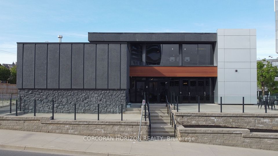 Office at 618 King Street W, Kitchener, ON N2G 1C8, Kitchener
